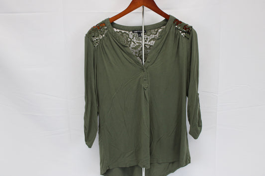 Cable and Gauge long sleeve v-neck lace shoulder blouse, Women's L