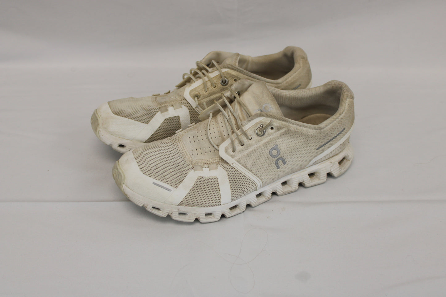 On Cloud 6 running shoe, white/white, Women's 9