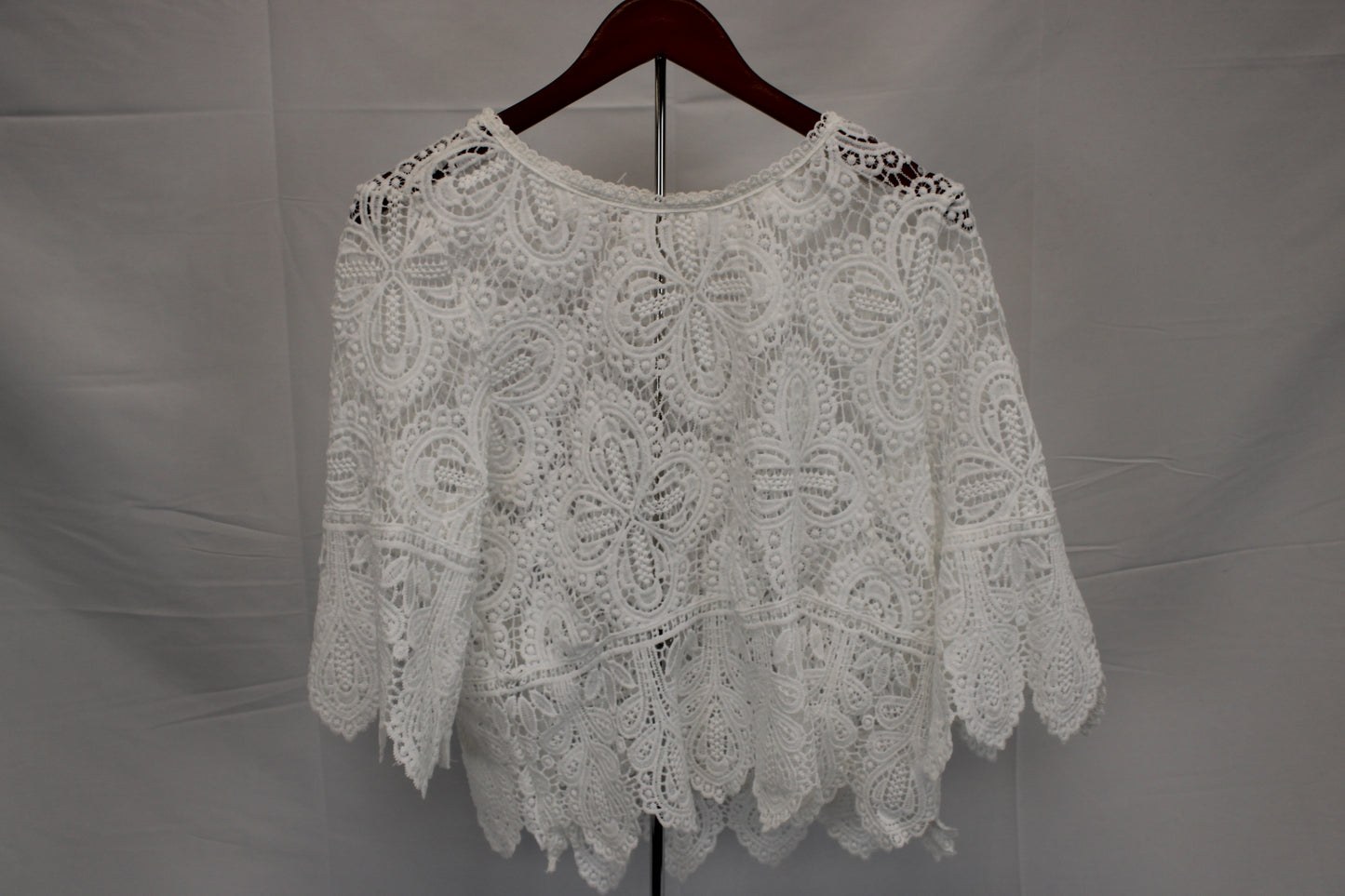 Sheer laced 3/4 sleeve top, white, Women's M