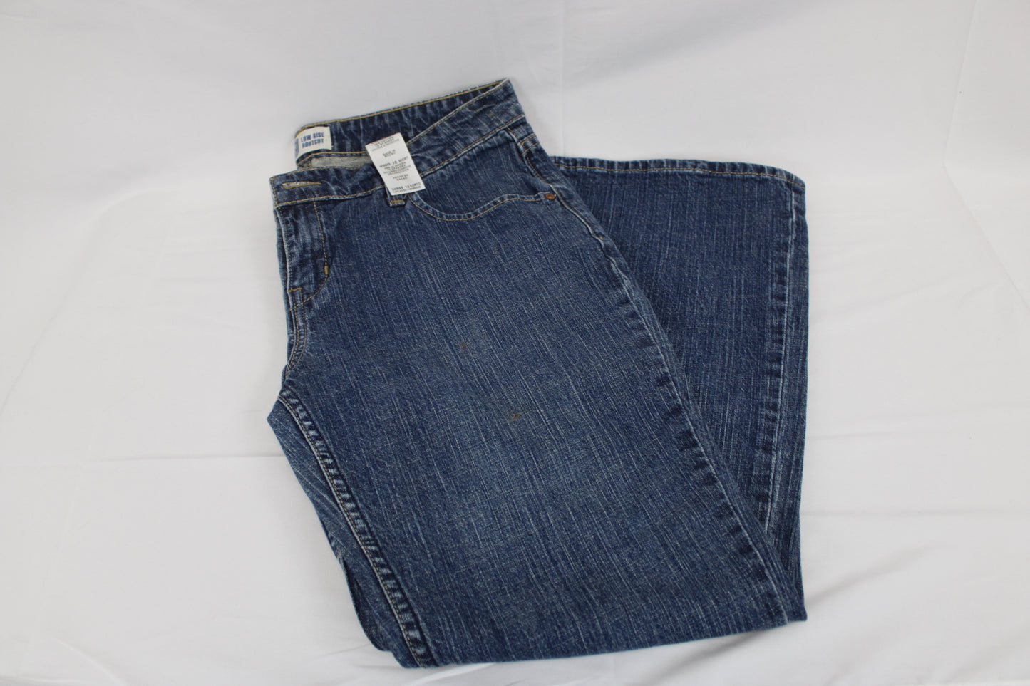 Levi's low rise boot cut jeans, Women's 12 short