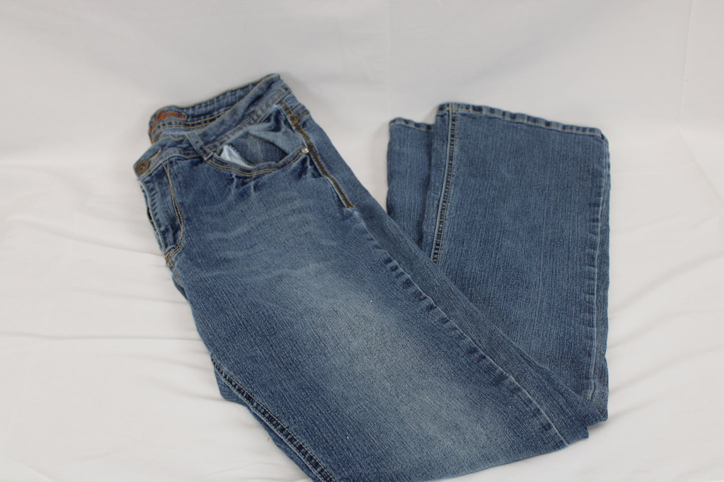 Magnet Jeans boot cut light wash jeans, Women's 12