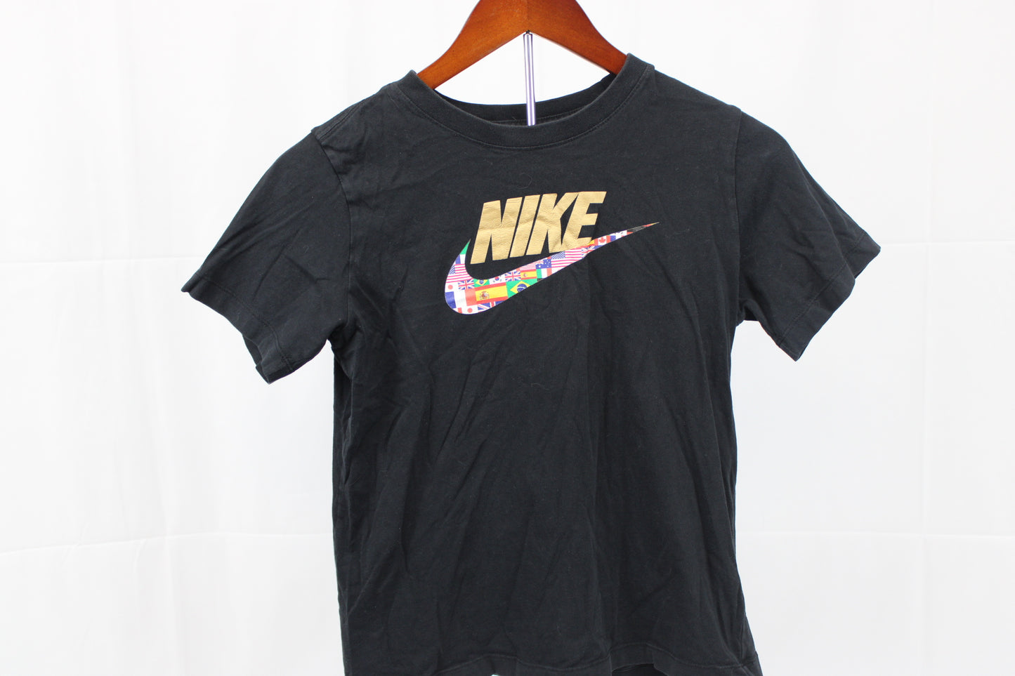 Nike international flag logo t-shirt, Youth M