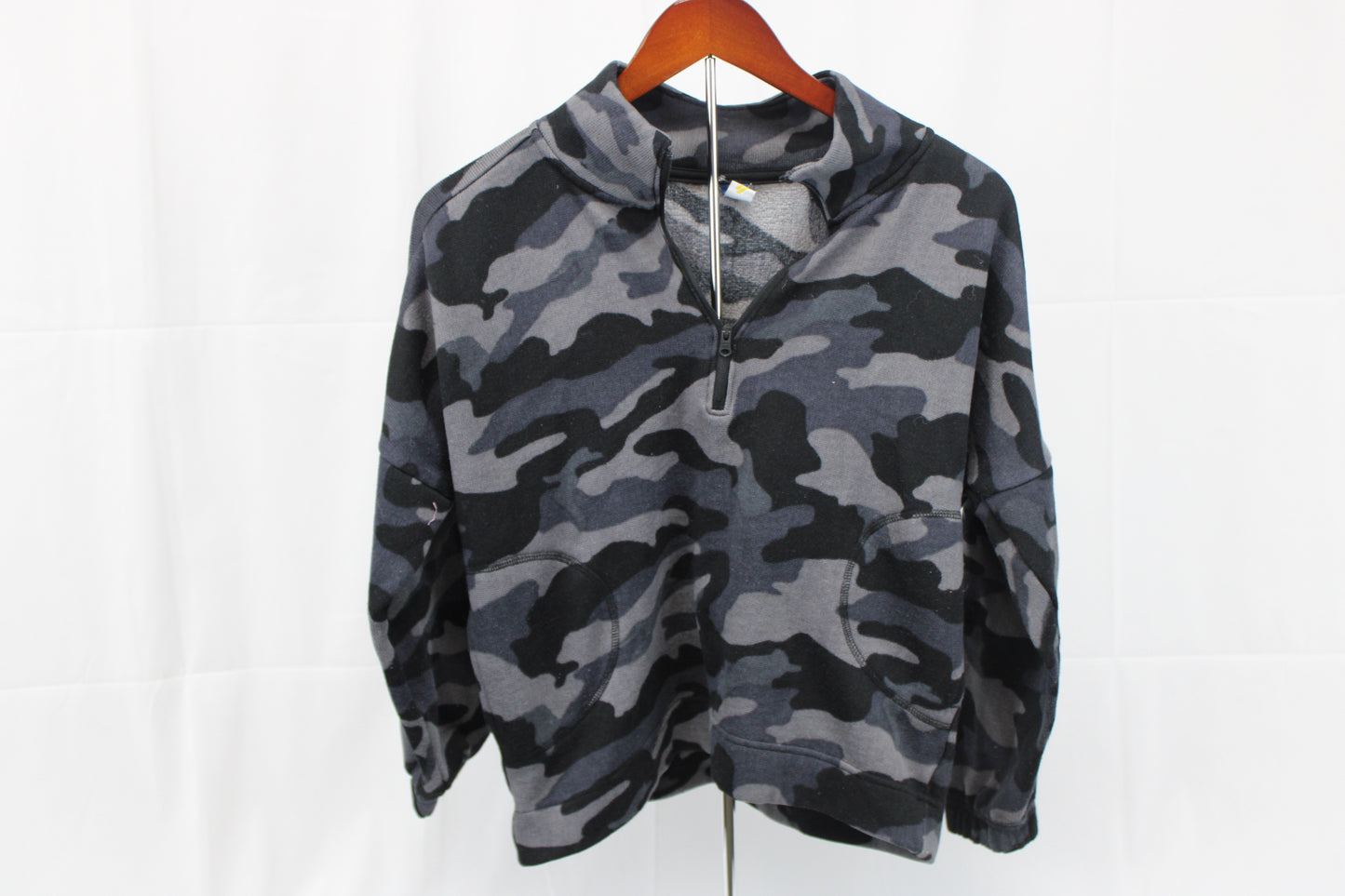 Old Navy fleece lined polyester sweater, camo, Boy's XL