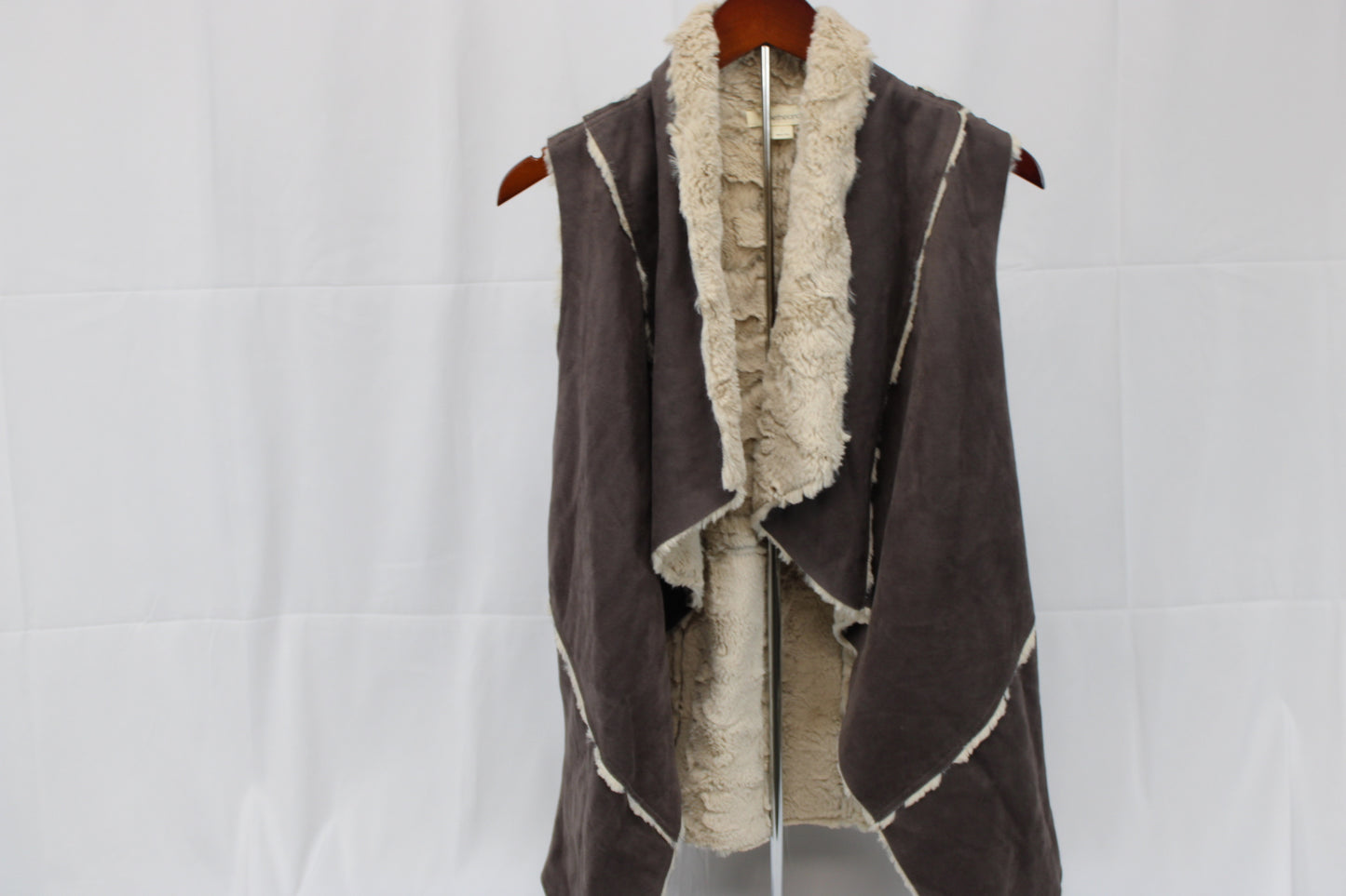 Onetheland sherpa lined open front boho leather vest, Women's L