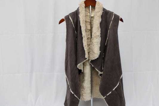 Onetheland sherpa lined open front boho leather vest, Women's L