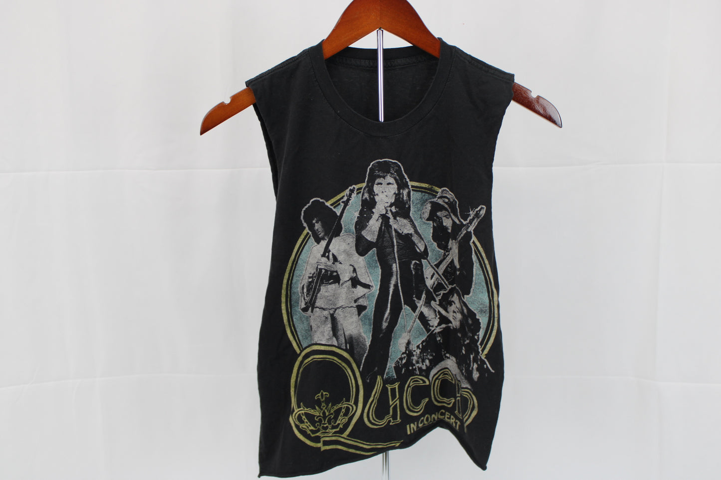 Queen in concert vintage inspired sleeveless t-shirt, Women's S