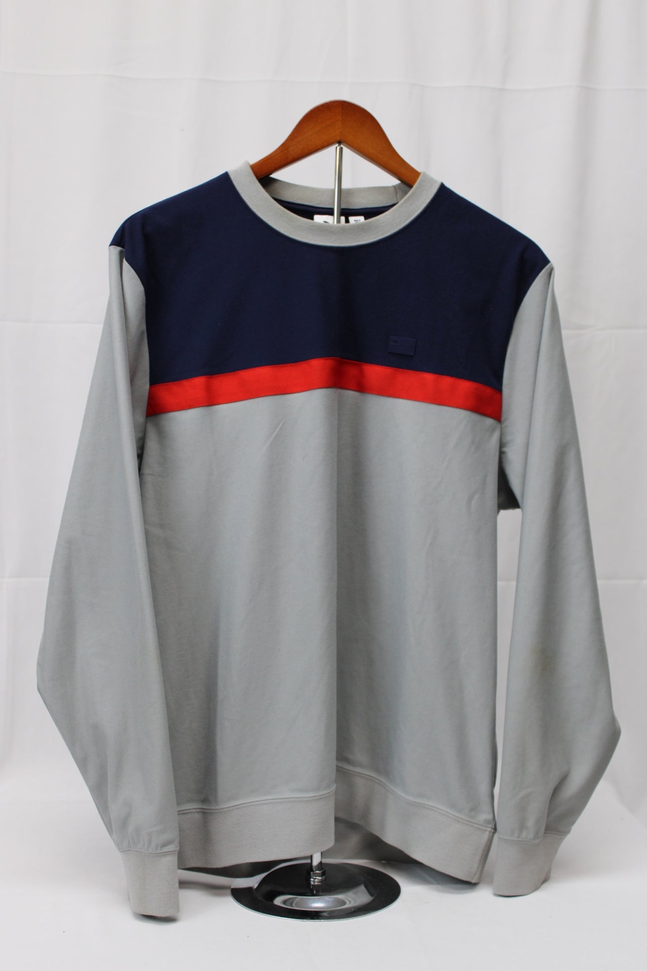 Puma v-neck polyester 2 piece jogging suit, Men's L