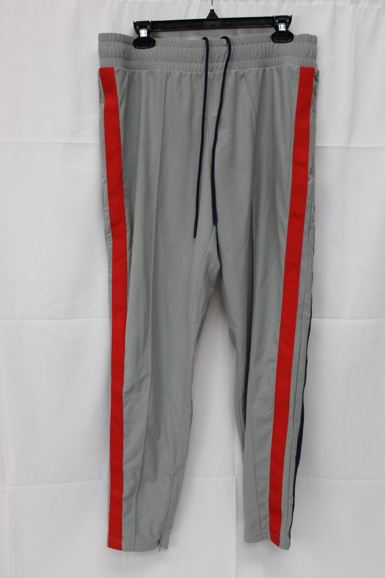 Puma v-neck polyester 2 piece jogging suit, Men's L