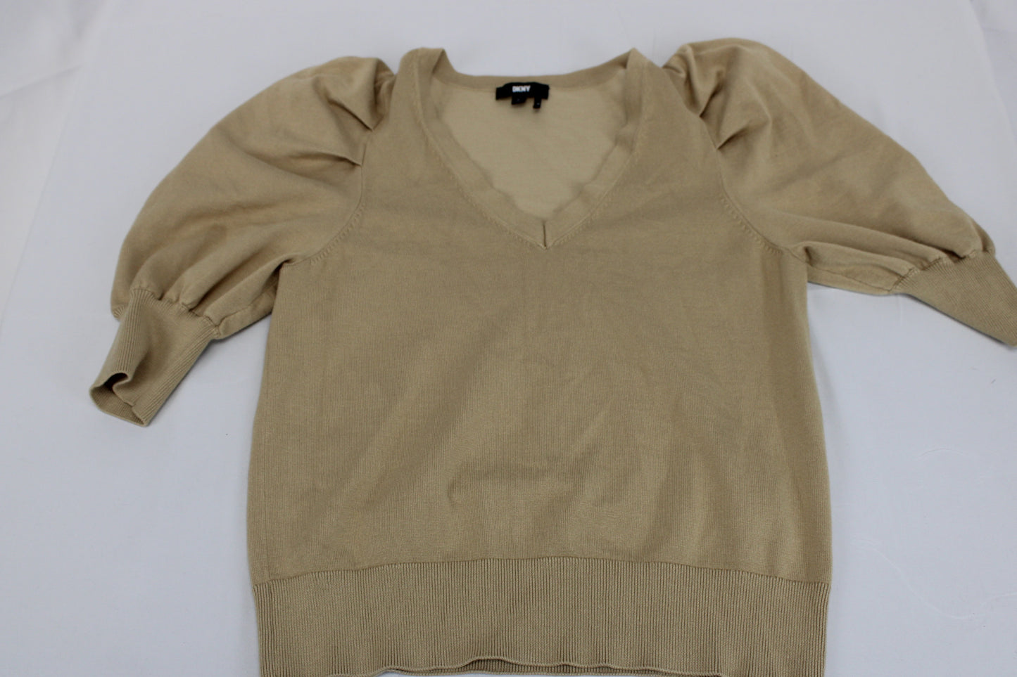 DKNY 1/2 sleeve v-neck top, beige, Women's M