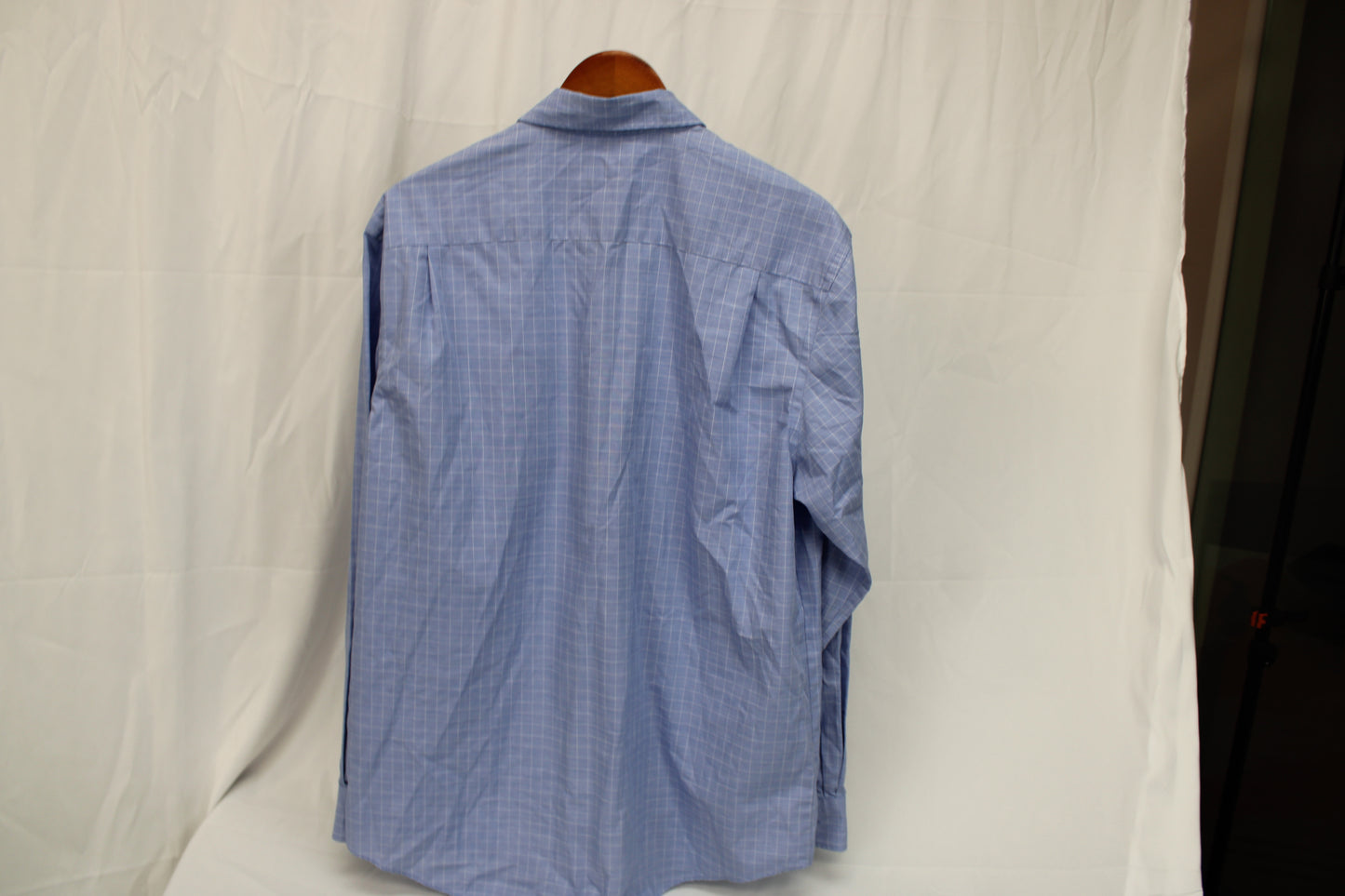Van Heusen long sleeve classic fit dress shirt, Men's L
