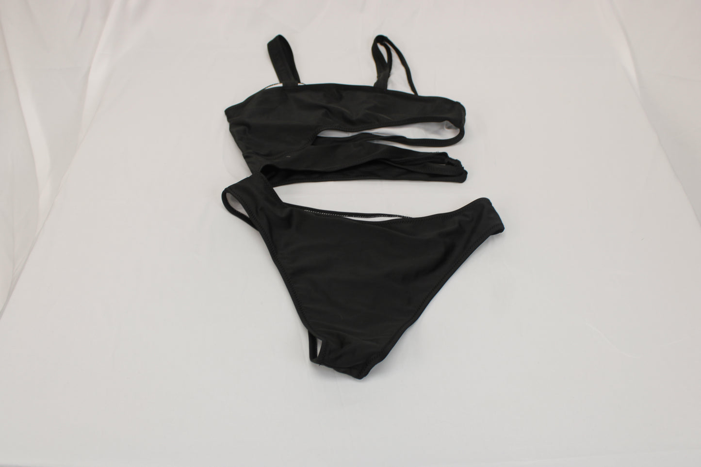 1 piece strappy black swimwear, Women's L