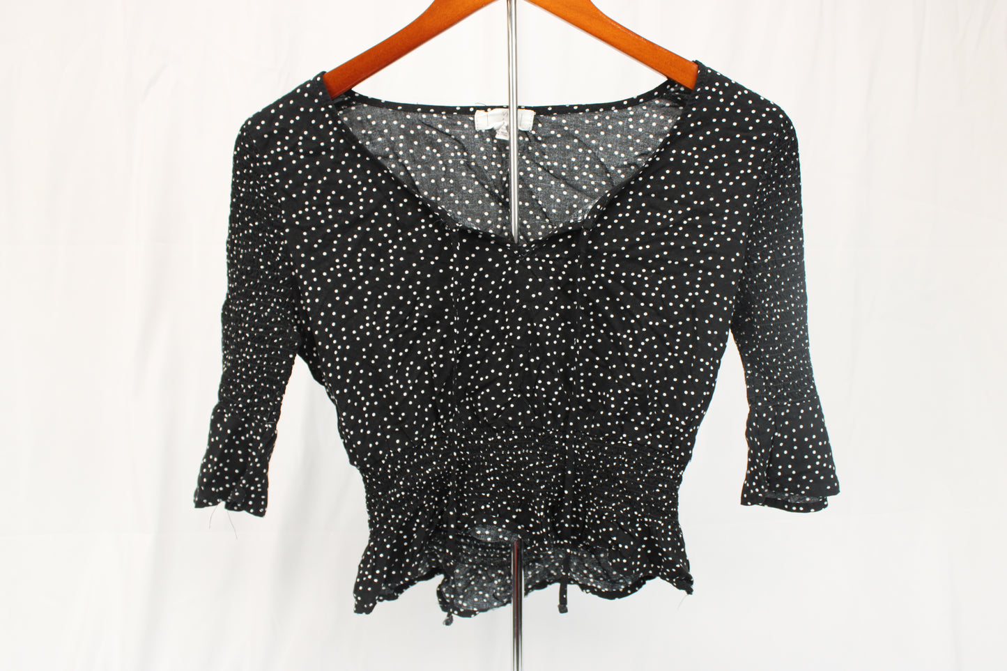 Ivy + Main 3/4 sleeve v-neck blouse, white polka dots, Women's M