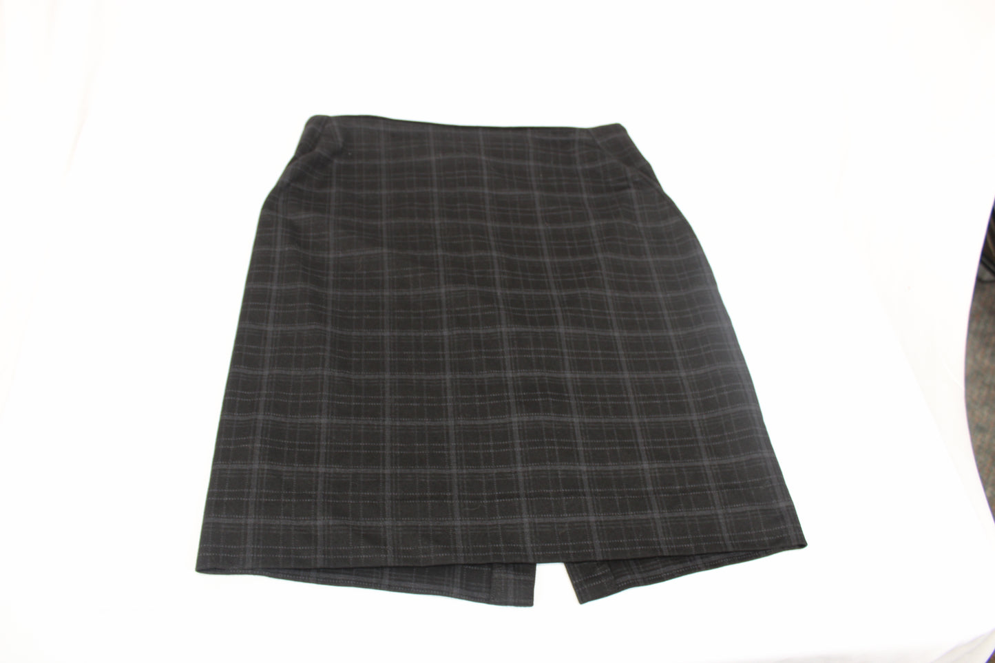 White House | Black Market blk/grey plaid wool skirt, Women's 8