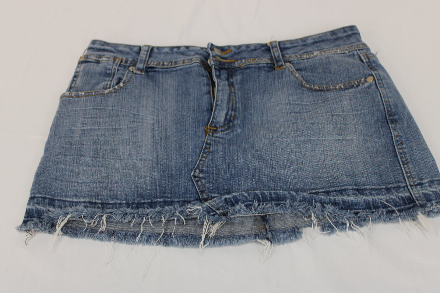 Rue 21 medium wash short length denim skirt, Women's 7/8