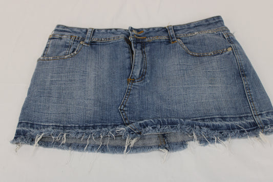 Rue 21 medium wash short length denim skirt, Women's 7/8