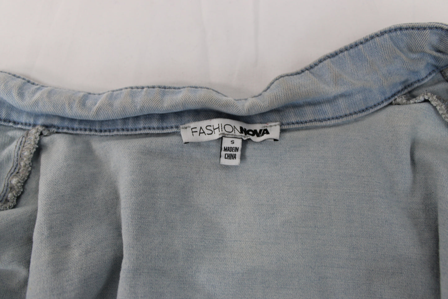 Fashion Nova cropped light wash denim jacket, Women's S