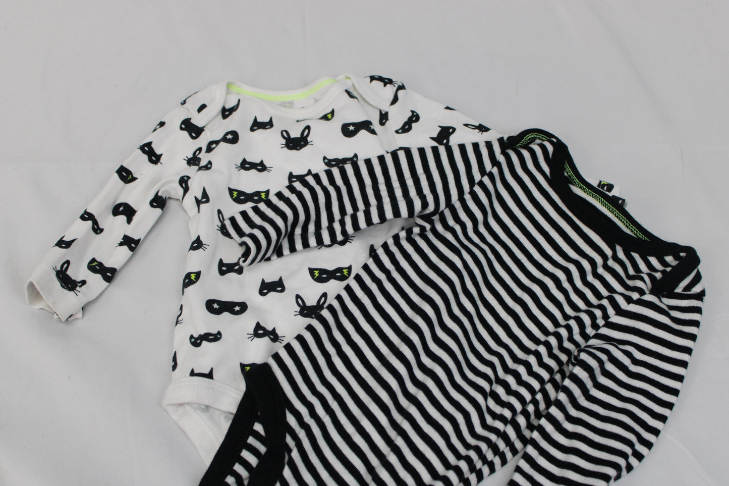 Bundle of long sleeve onesies, Size 3-6 month