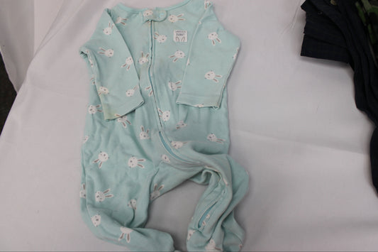 Carter's Infant Sleeper with bunny feet, Size 6M
