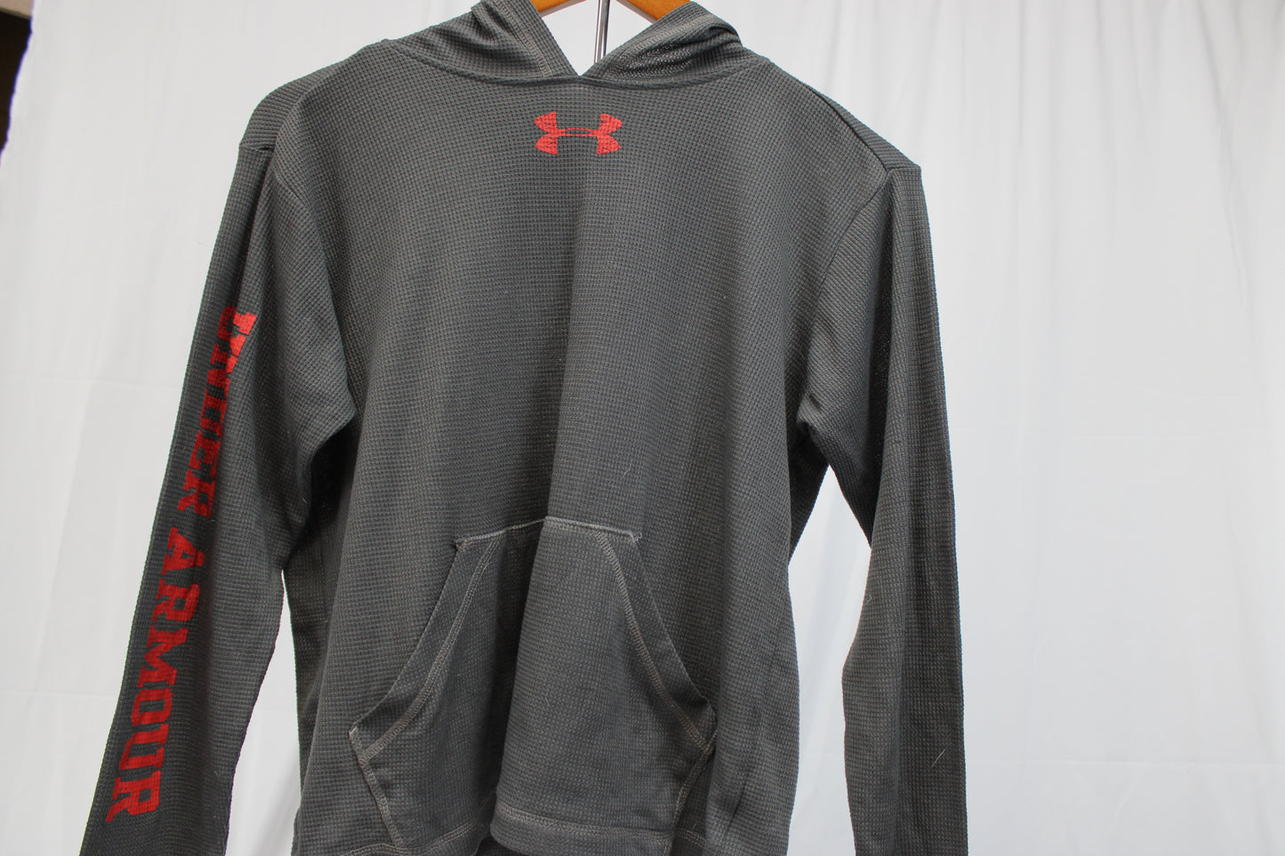 Long Sleeve Boys Under Armour Long Sleeve Hooded Shirt, Size L