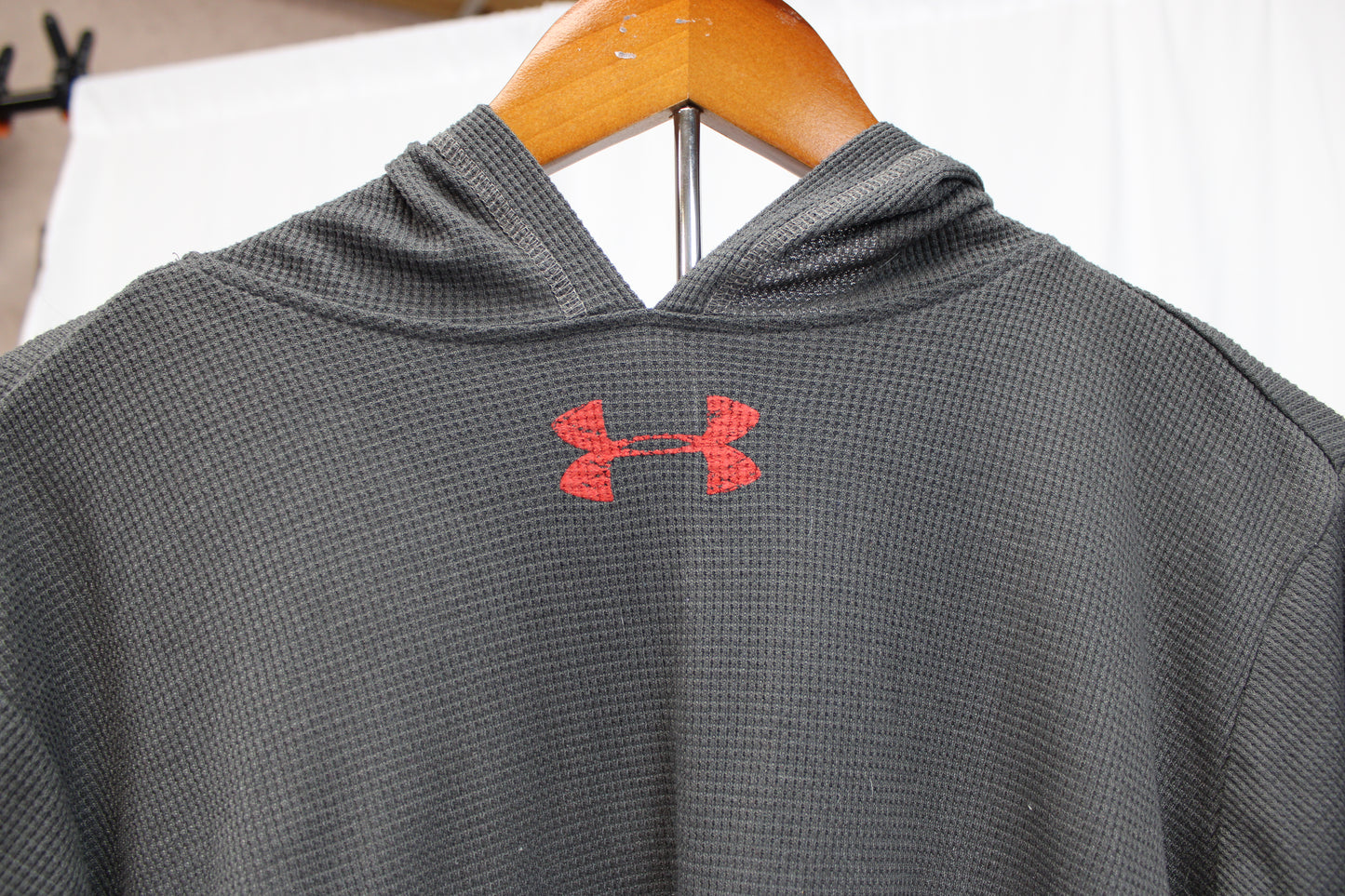Long Sleeve Boys Under Armour Long Sleeve Hooded Shirt, Size L
