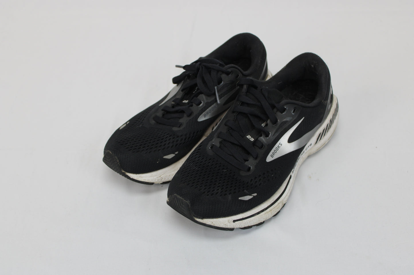 Brooks Adrenaline GTS 23 running shoe, blk/white, Women's 8