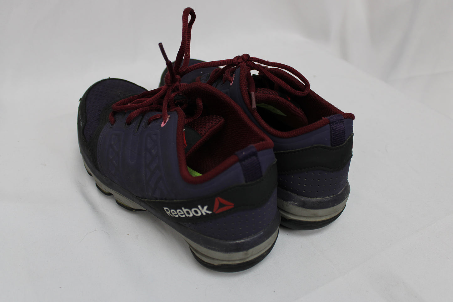 Reebok aluminum safety toe shoe with oil & slip resistant sole, Women's 8.5