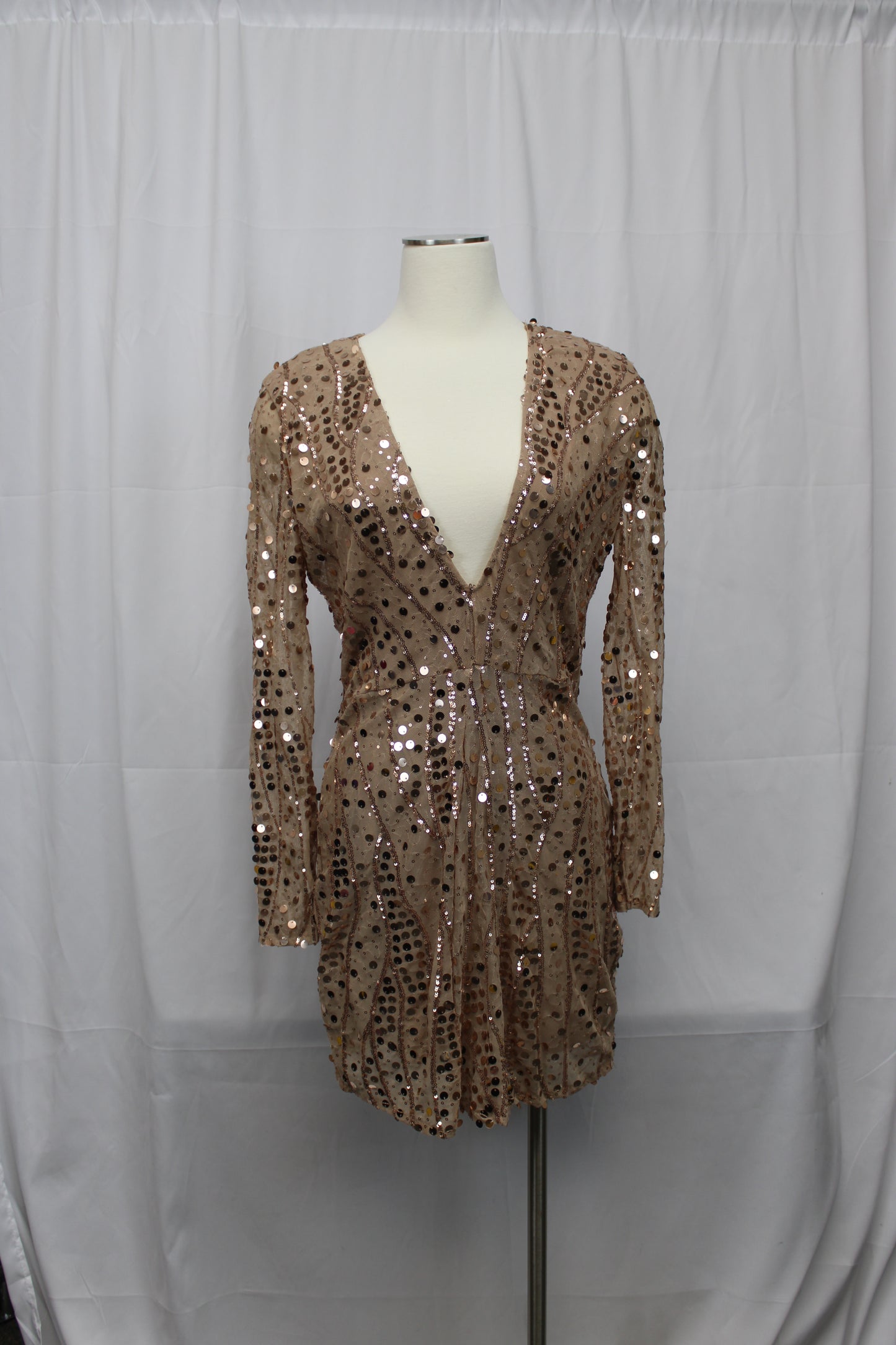 Long sleeve sequin dress, above the knee, plunging v-neck, Women's XL