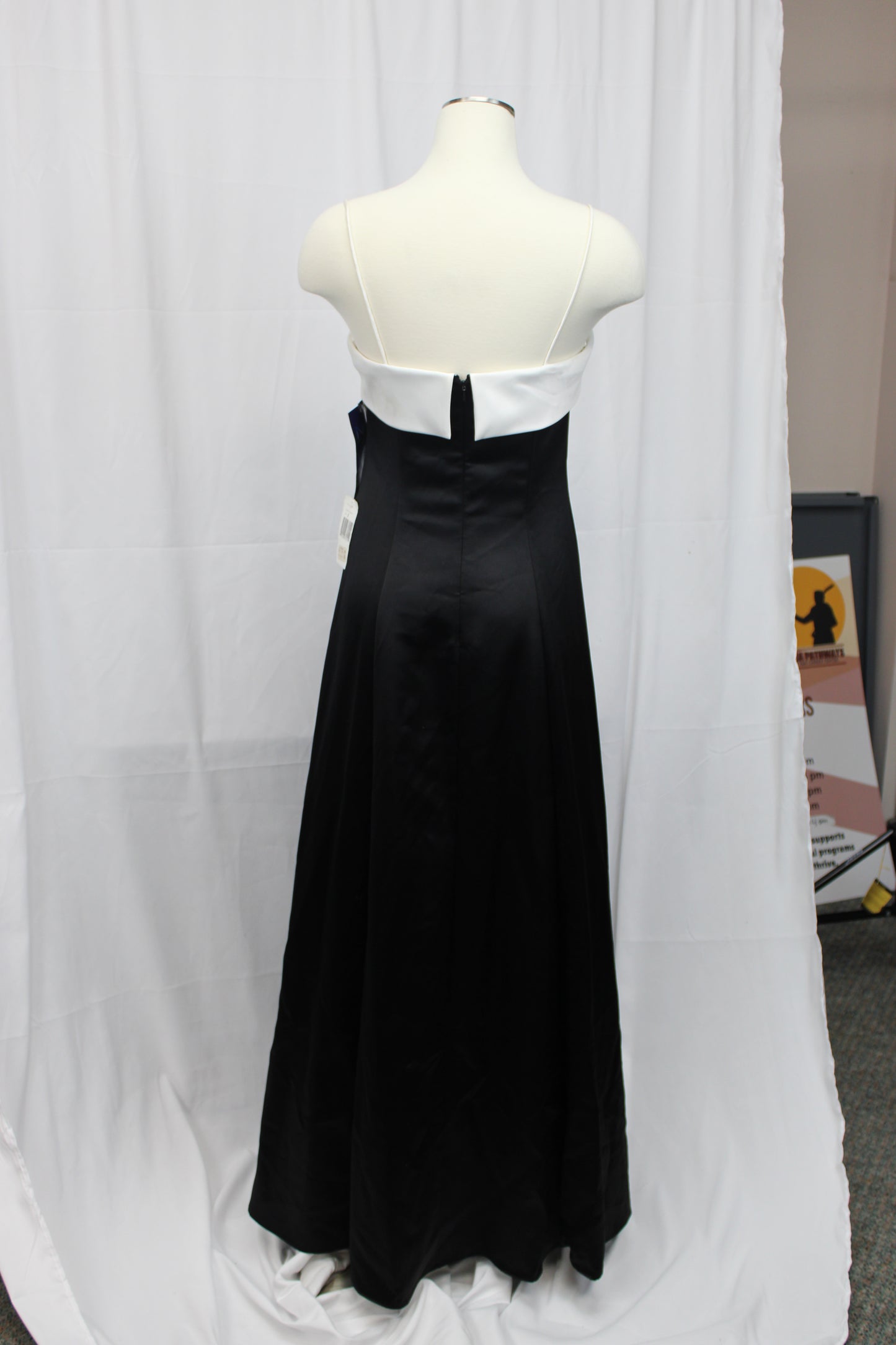 Niki Livas full length spaghetti strap dress, black and white, NWT, Women's 8