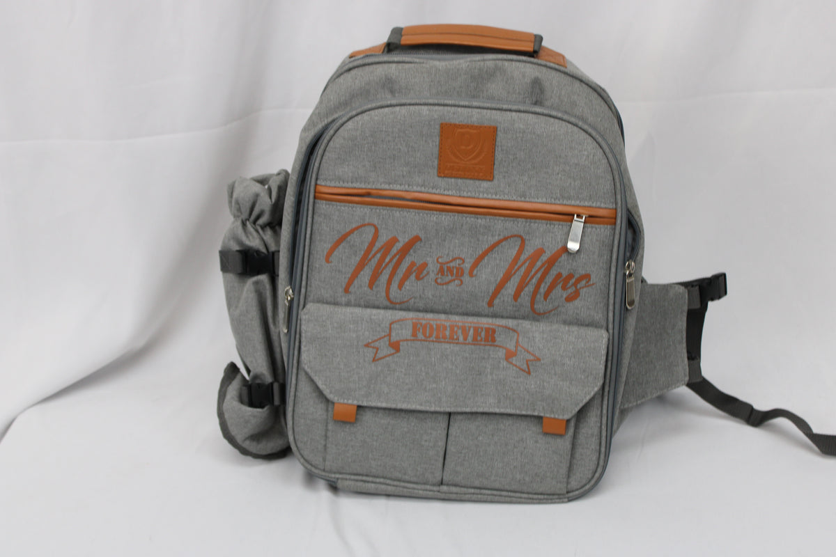 Deluxy Mr. and Mrs. insulated picnic backpack, never used