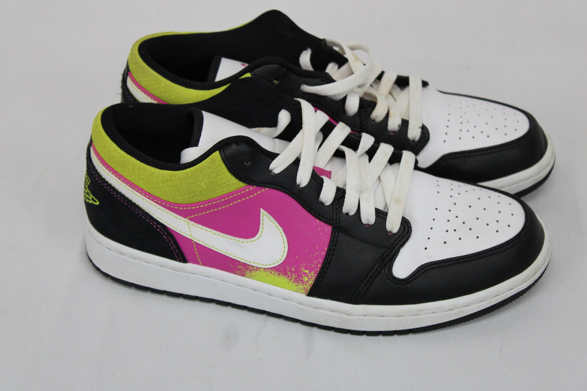 Nike Jordan 1 Low, Black/Fuchsia Cyber, Minimal wear with clean outsole, Men's 9