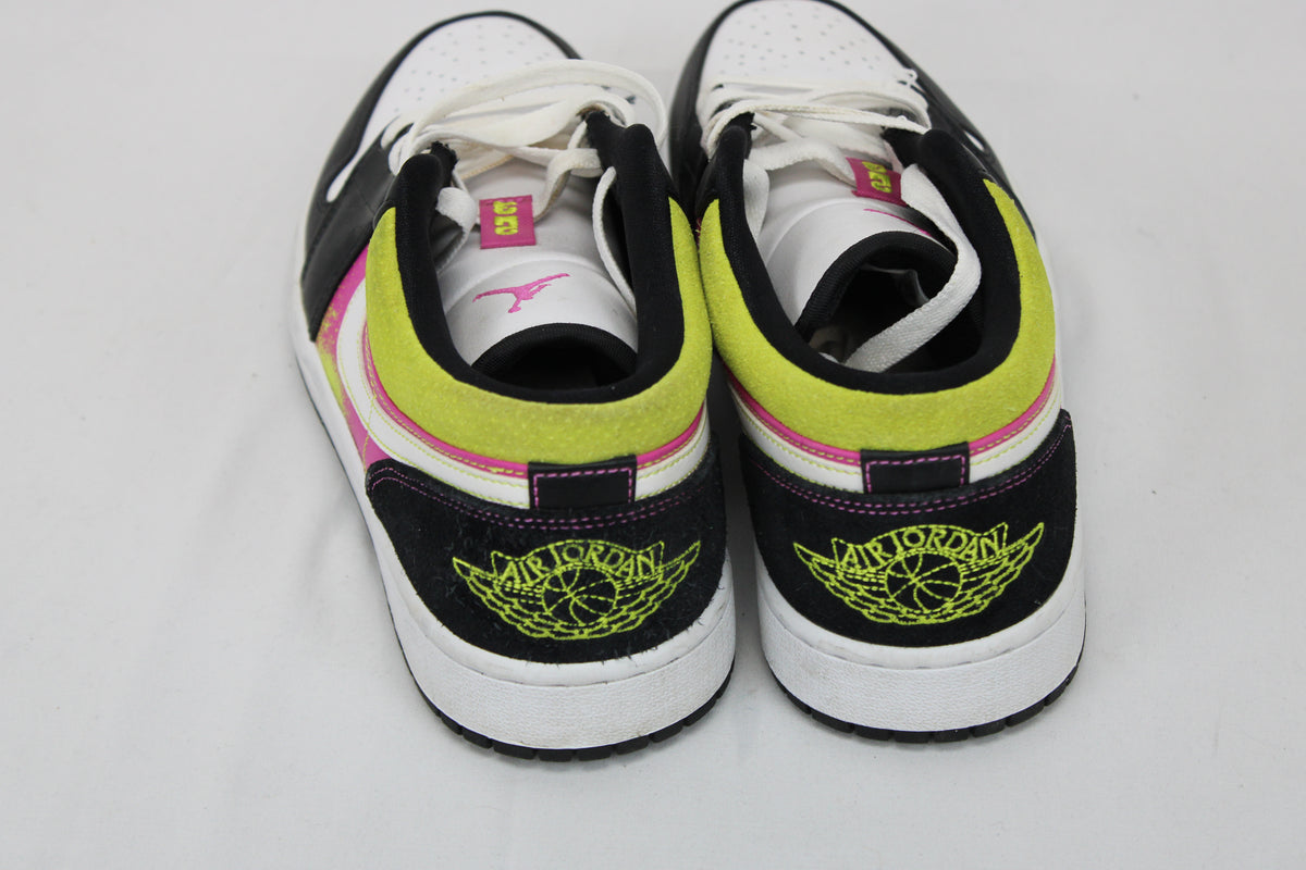 Nike Jordan 1 Low, Black/Fuchsia Cyber, Minimal wear with clean outsole, Men's 9