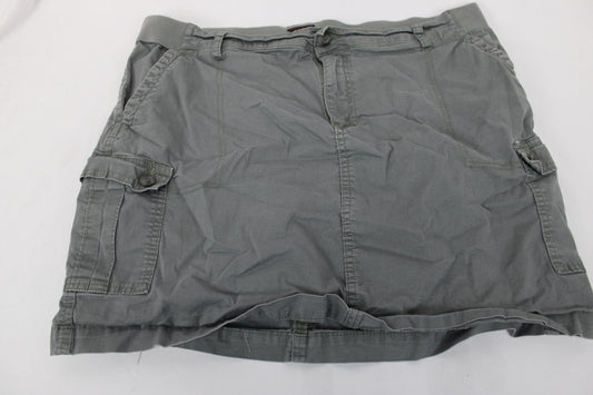 Gray Cargo Skirt with built in shorts underneath, Size L