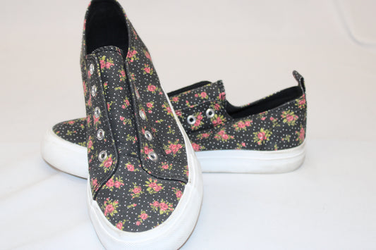 Serra canvas laceless slip on tennis shoe with floral pattern, Women's 9