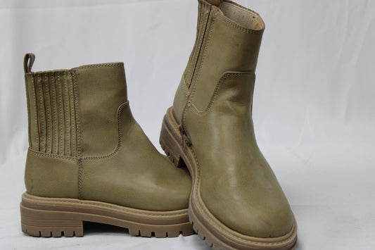 Time & Tru synthetic leather lugged zip up harness boot, tan leather, Women's 9 Wide