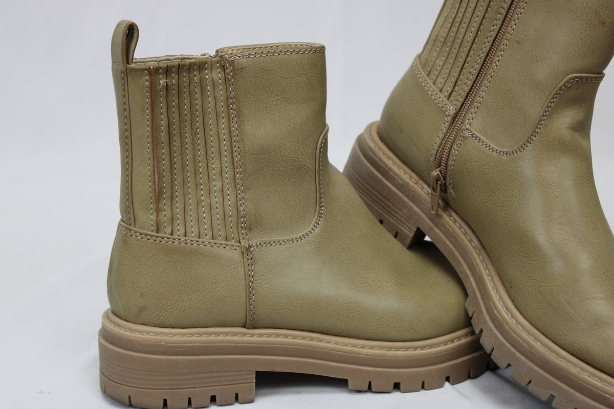 Time & Tru synthetic leather lugged zip up harness boot, tan leather, Women's 9 Wide