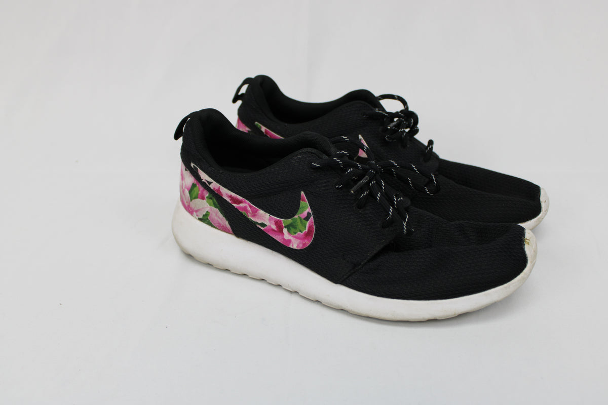 Nike Roshe One Run training shoe, floral azalea, Women's 9