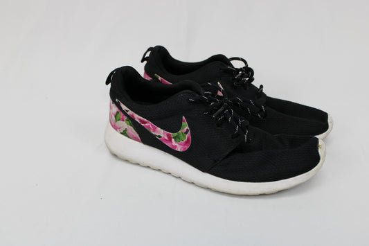 Nike Roshe One Run training shoe, floral azalea, Women's 9