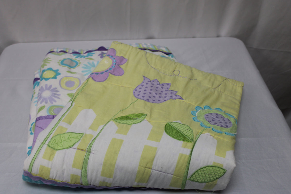 Circo Twin Size Buds N Blossoms Kids Quilt