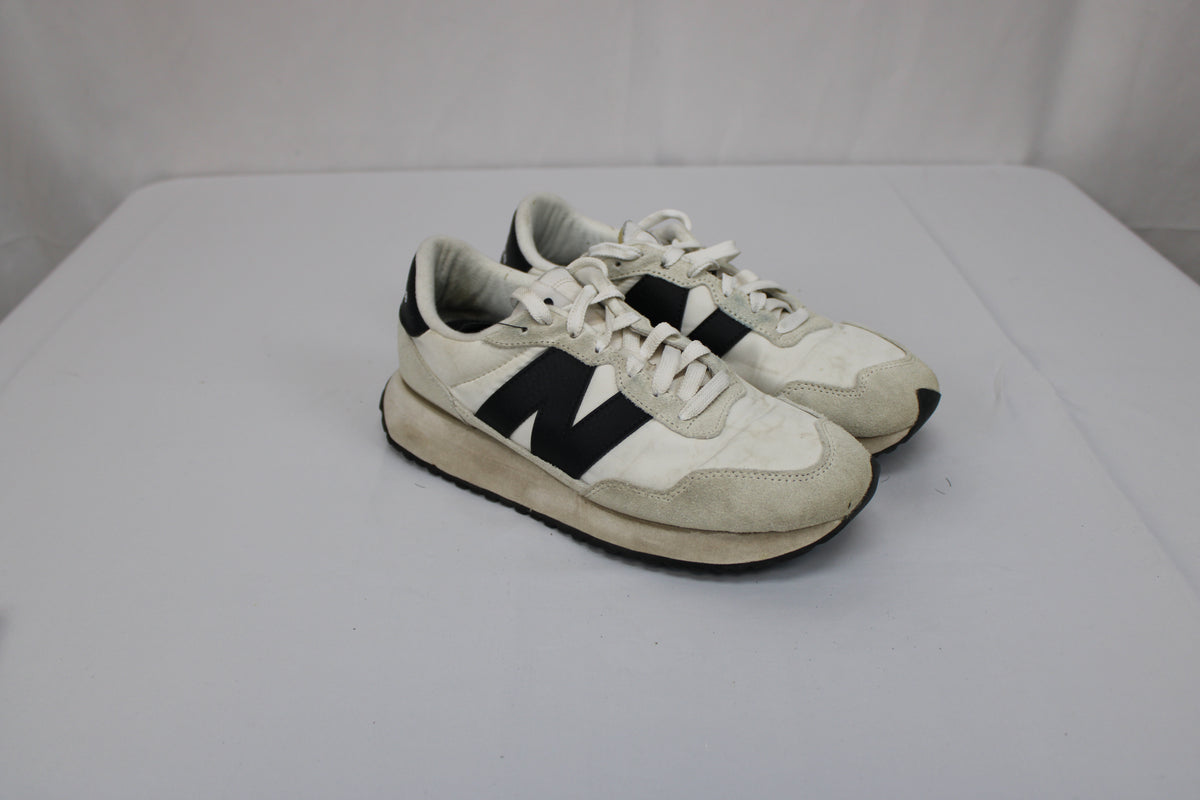 New Balance 237 retro running sneaker, white/grey/black, Women's 9.5