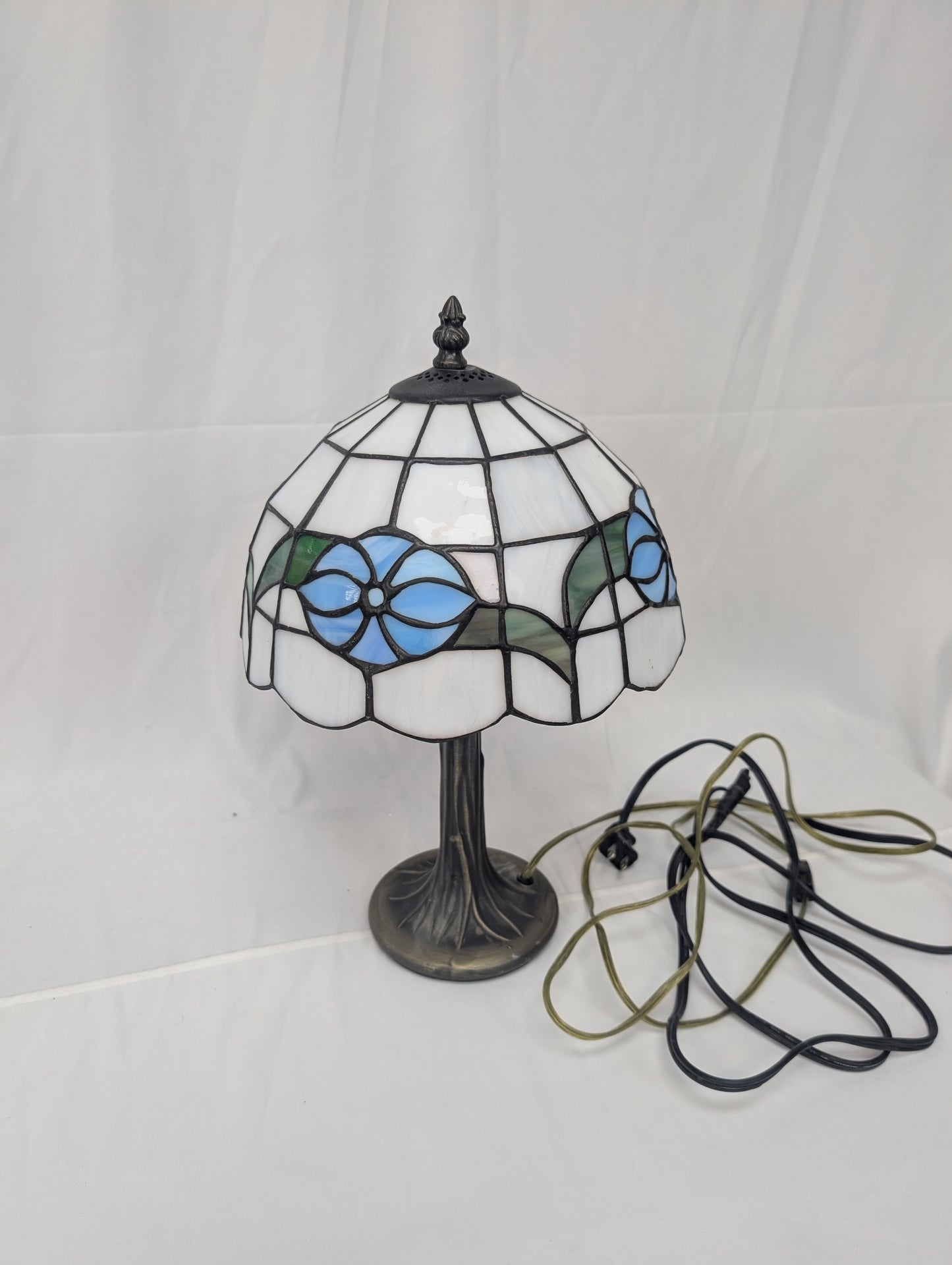 14'' Ying Long antique Tiffany style lamp, brushed nickel base