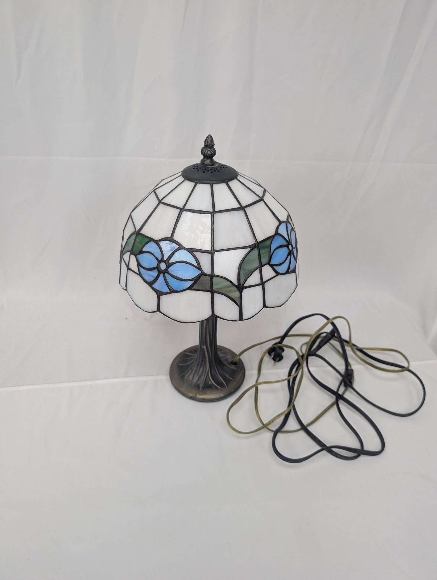 14'' Ying Long antique Tiffany style lamp, brushed nickel base